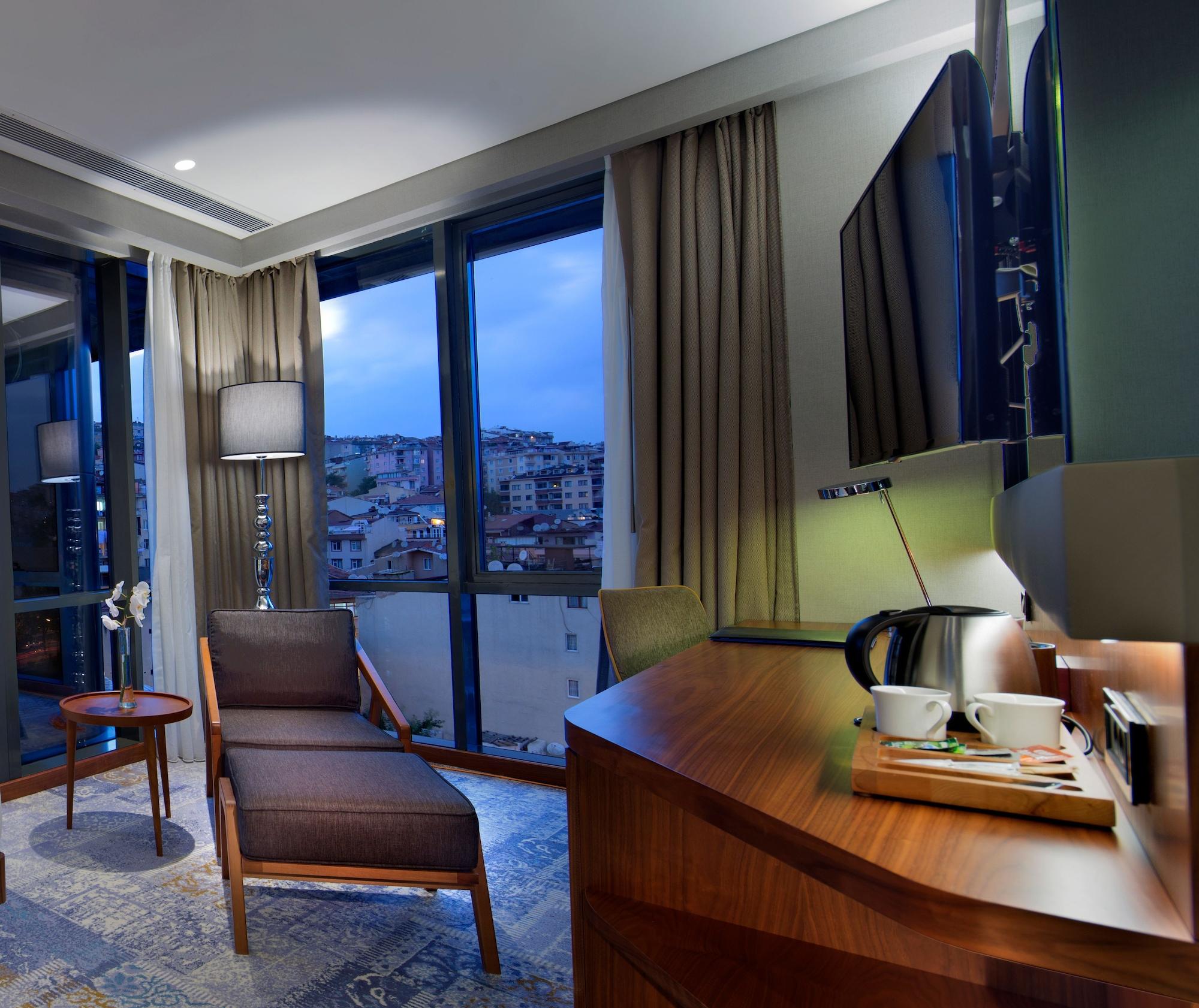 Doubletree By Hilton Istanbul - Piyalepasa Hotel Exterior photo A room at the hotel