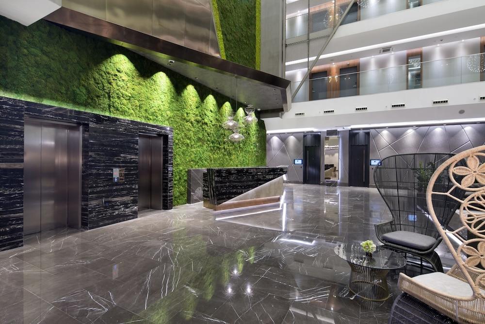 Doubletree By Hilton Istanbul - Piyalepasa Hotel Exterior photo Lobby