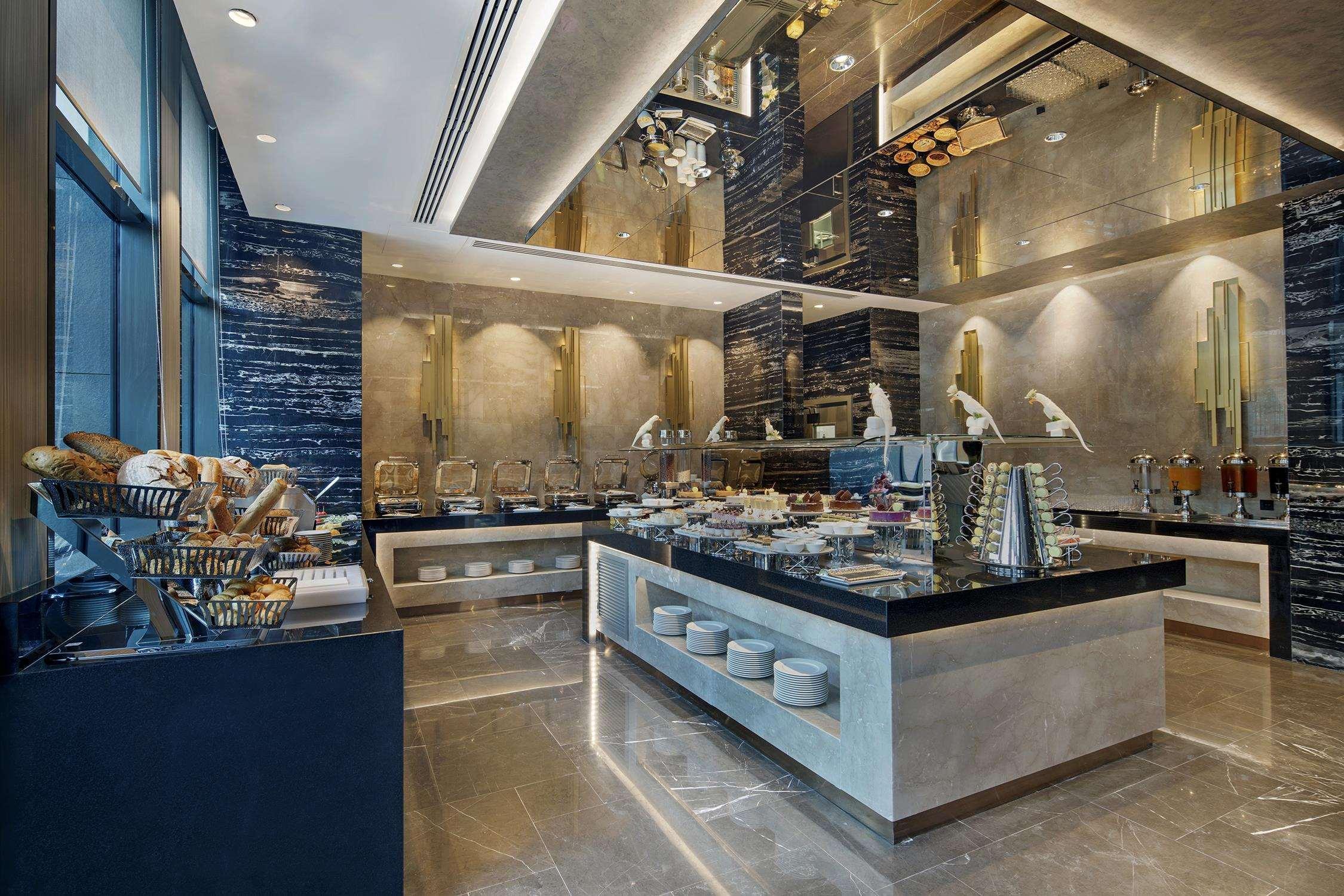 Doubletree By Hilton Istanbul - Piyalepasa Hotel Exterior photo The buffet at the hotel