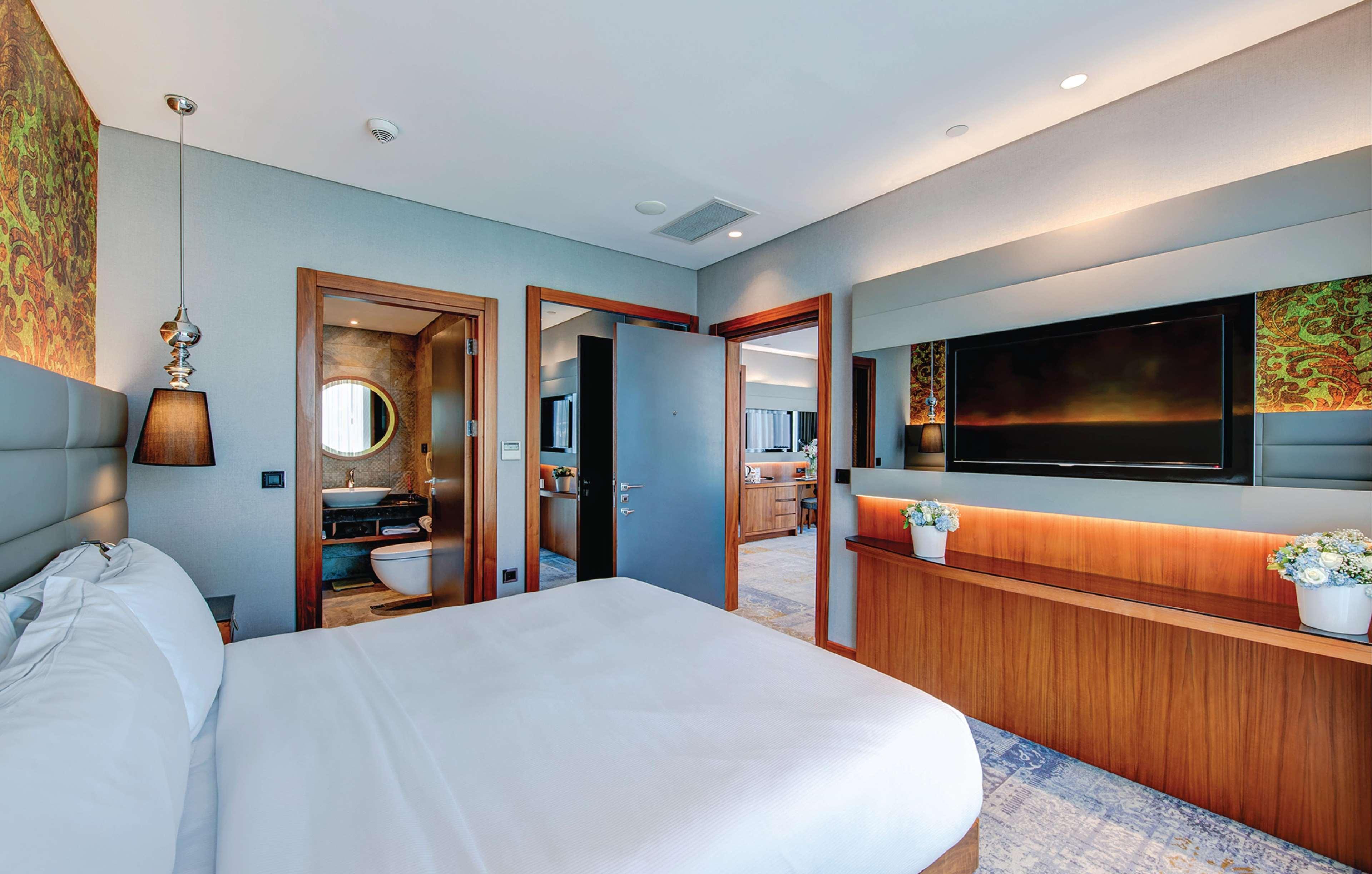 Doubletree By Hilton Istanbul - Piyalepasa Hotel Exterior photo Suite