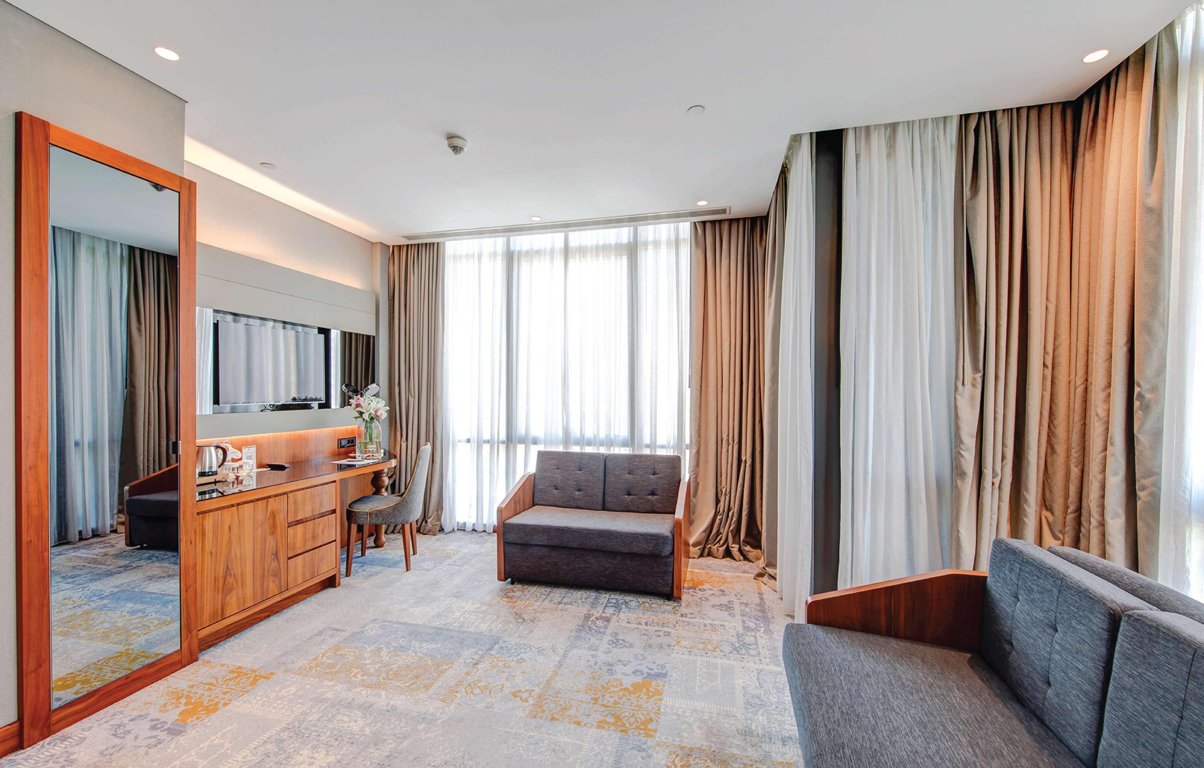 Doubletree By Hilton Istanbul - Piyalepasa Hotel Exterior photo A suite at the hotel