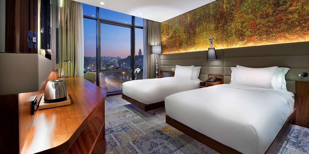 Doubletree By Hilton Istanbul - Piyalepasa Hotel Exterior photo