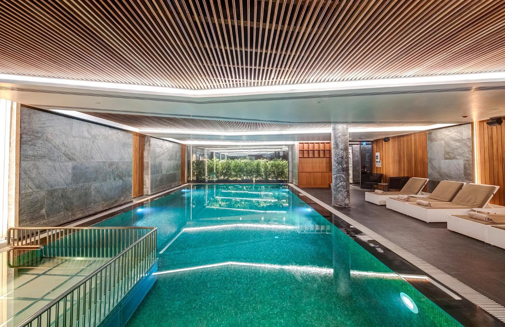 Doubletree By Hilton Istanbul - Piyalepasa Hotel Exterior photo The swimming pool at The Landmark