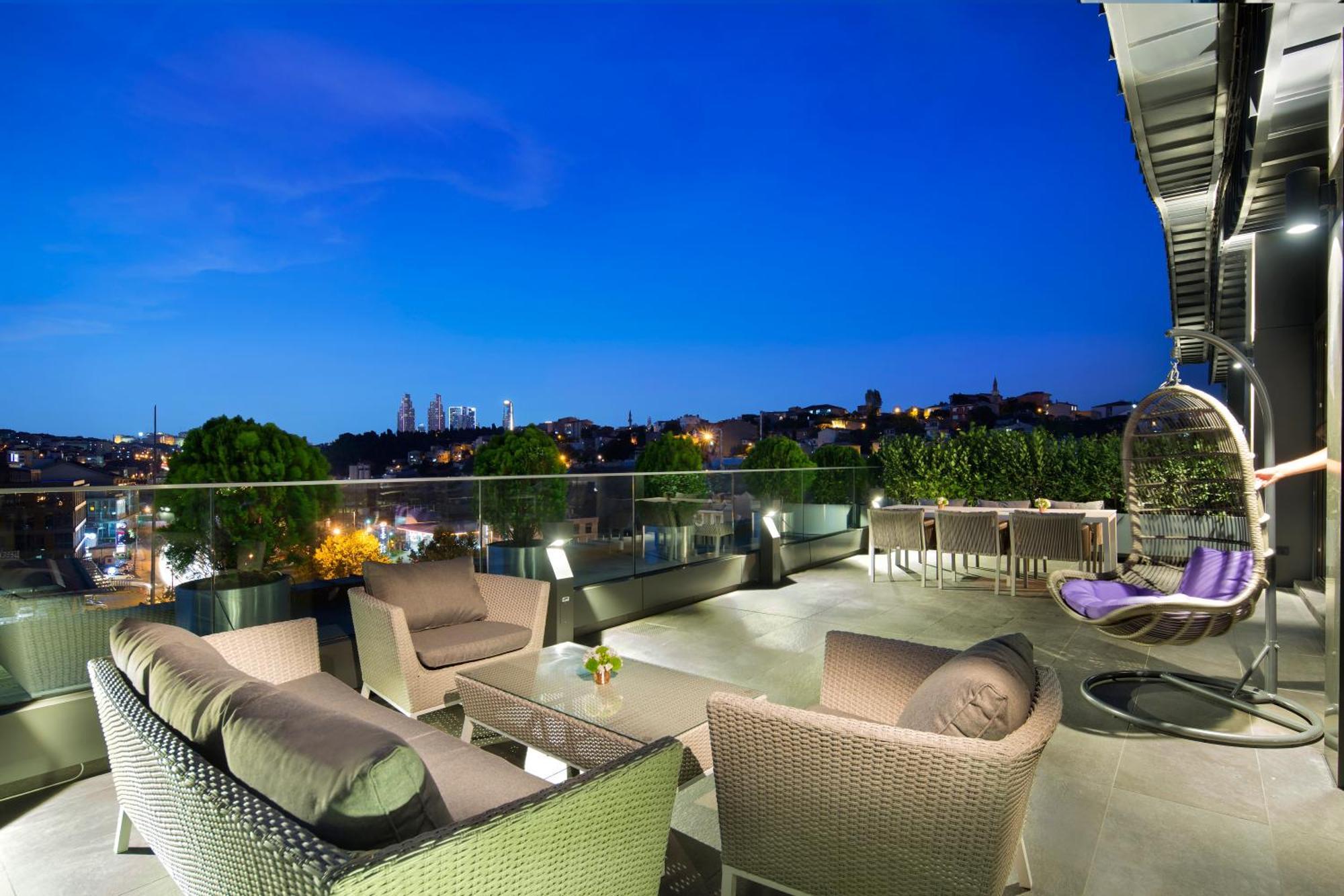 Doubletree By Hilton Istanbul - Piyalepasa Hotel Exterior photo The Sky Bar