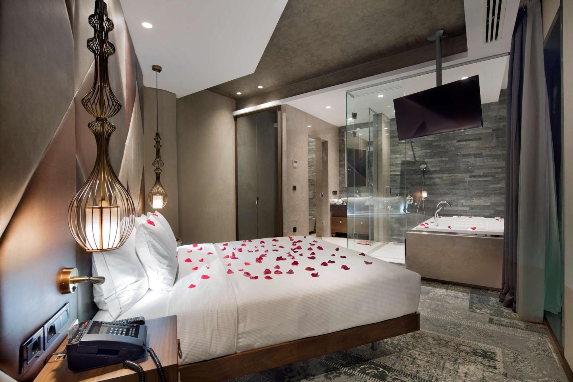 Doubletree By Hilton Istanbul - Piyalepasa Hotel Exterior photo