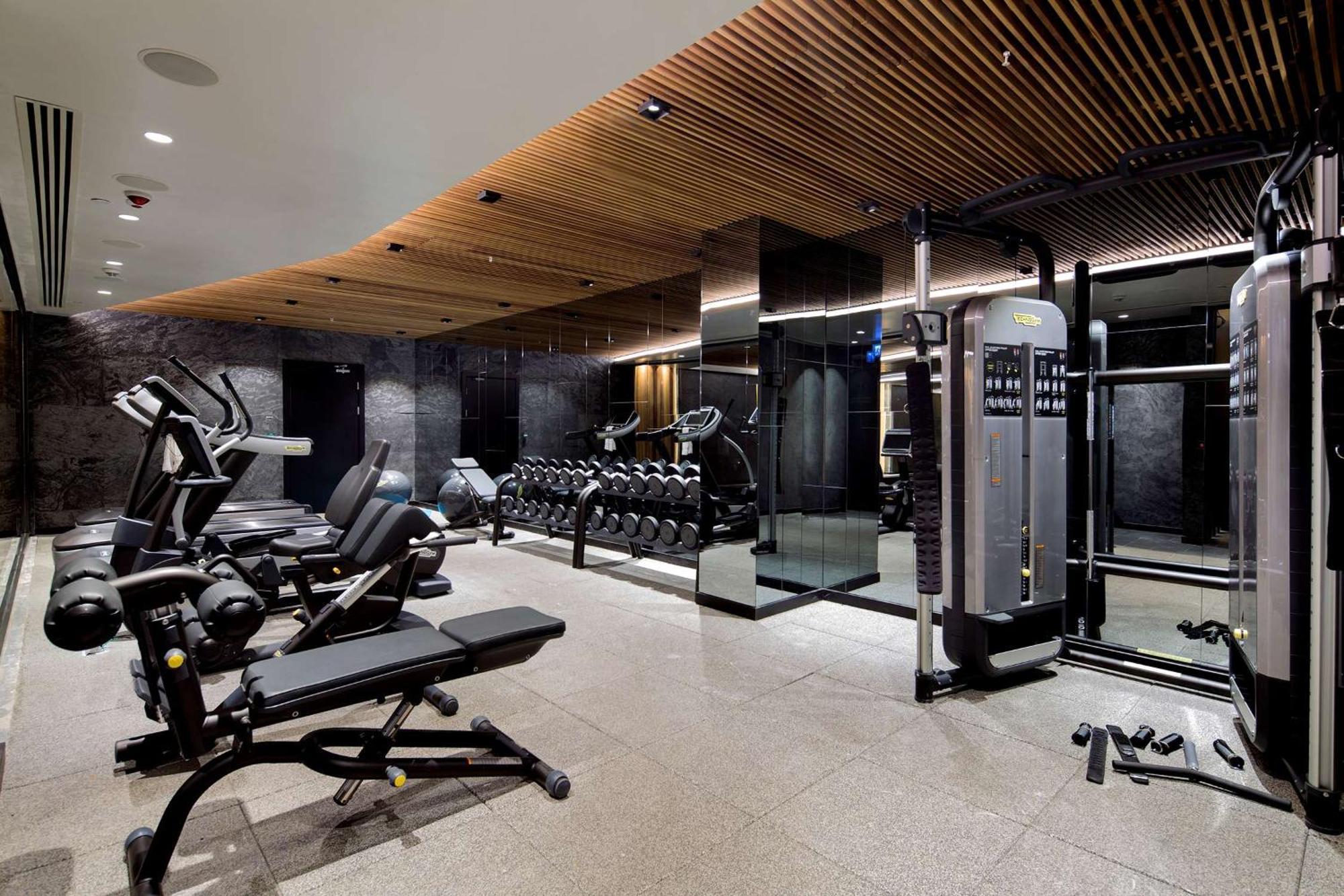 Doubletree By Hilton Istanbul - Piyalepasa Hotel Exterior photo The gym at the hotel