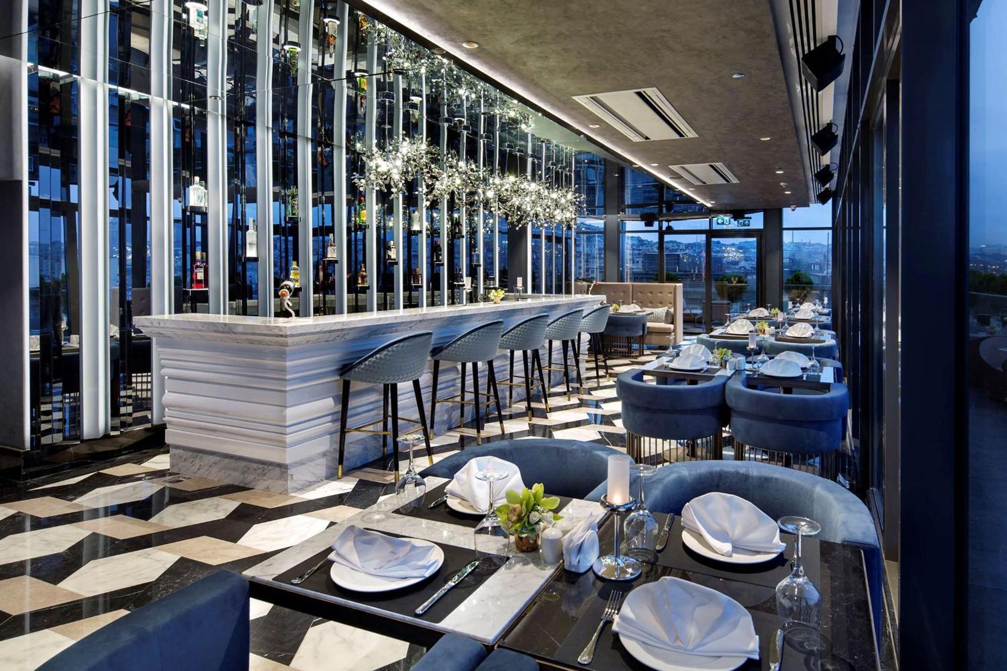 Doubletree By Hilton Istanbul - Piyalepasa Hotel Exterior photo The interior of the restaurant